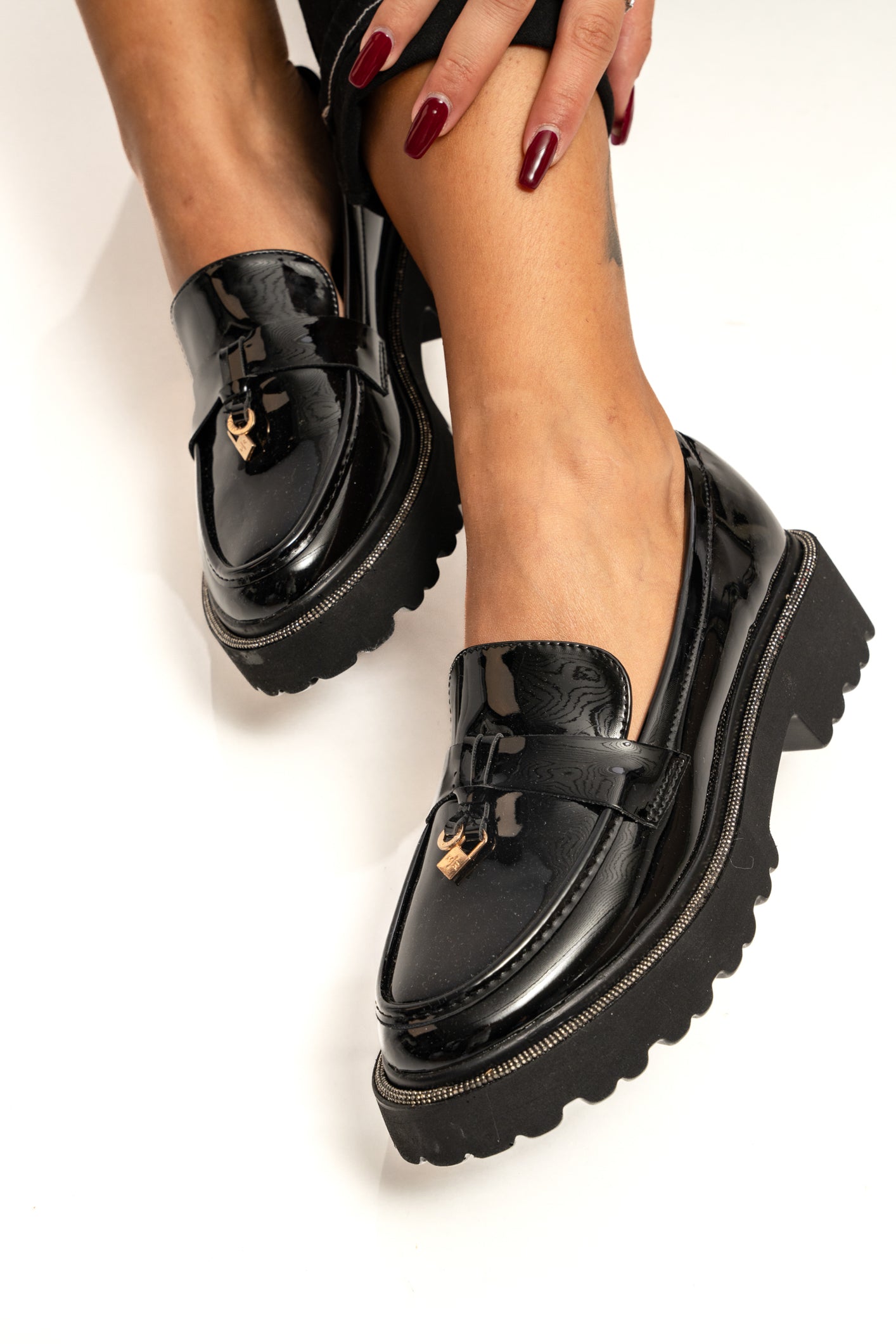 Loafers με διακριτικό διακοσμητικό - L25113
